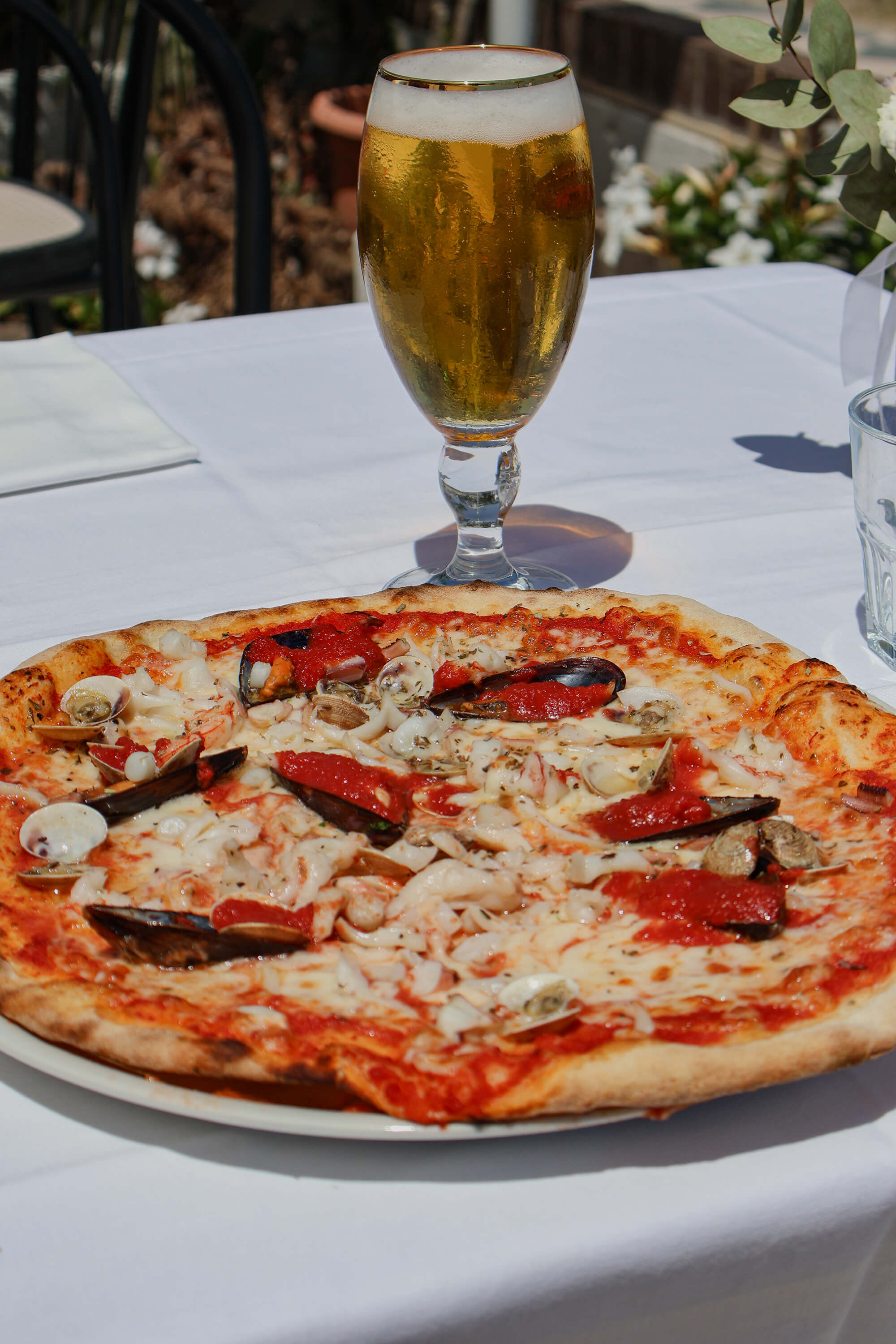 piatto di pizza alla Caveja